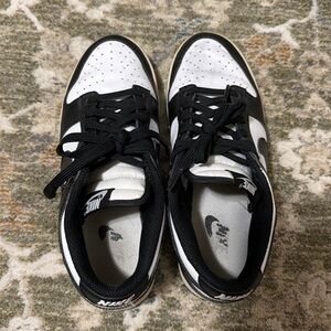 Black and white nike dunk W7